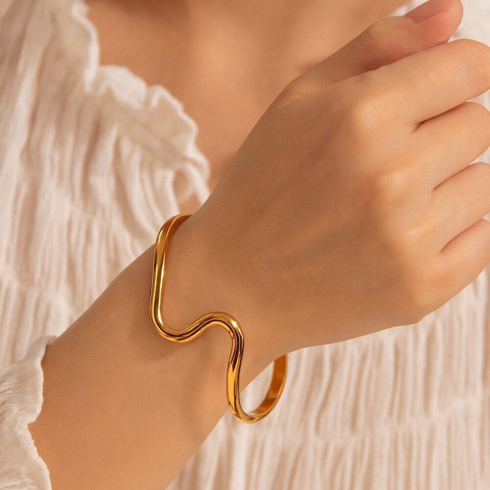 Minimalistβ 18K Gold Plated Wavy Cuff Bracelet | Modern, Elegant Dainty Design